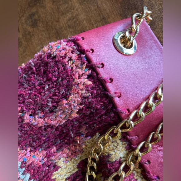 Artisan Crafted Swirl Design Red Bucket Bag Leather Closure Chain Shoulder EUC - Picture 5 of 11